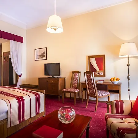 Bristol Hotel 3*