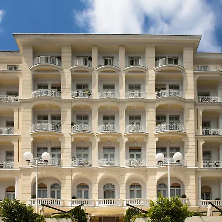Bristol Hotel 3*